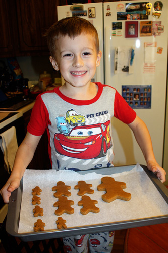 Nat-holding-his-tray