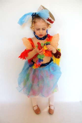 InHousePortraitStudio_Fidgeting