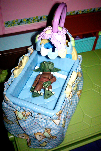 yoda-in-bed