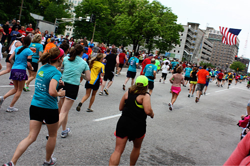 running-flag-photo