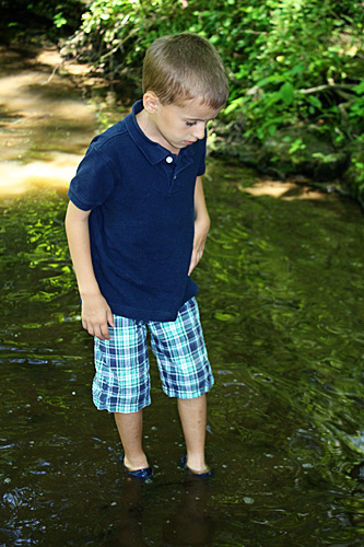 Nathan-looking-at-fish