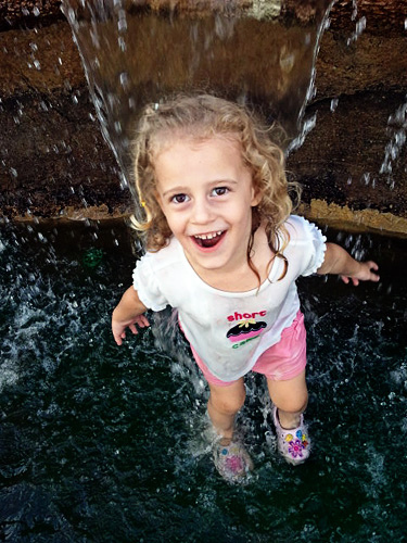 Auttie-big-smile-in-water