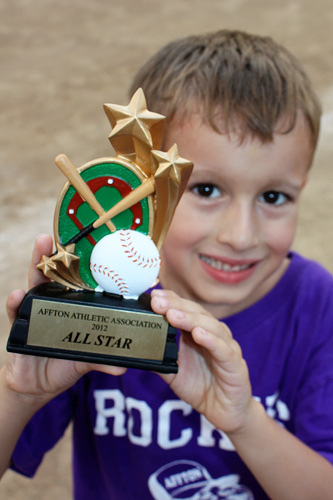 Nathan-close-with-trophy2