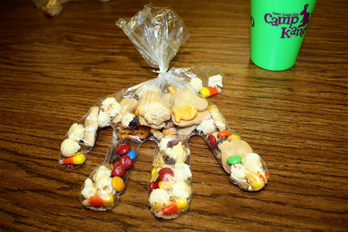 popcorn-hand