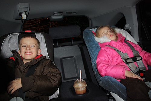 Kids-Enjoying-Lights