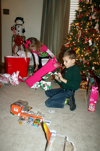 Kids-Opening-Gifts