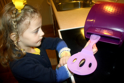 Pushing-Tray-In