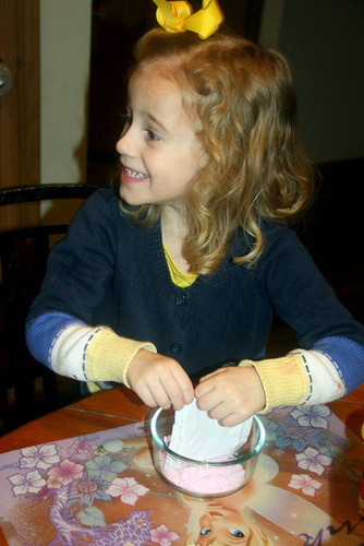 Pouring-Icing-In