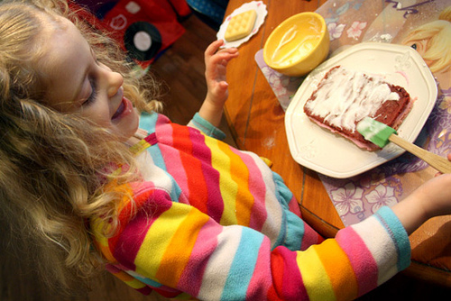 Aut-Putting-White-Icing-On