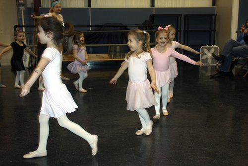 Aut-in-circle-ballet-shoes