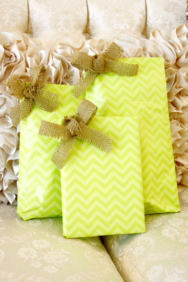 Burlap_Wrapped-Gifts