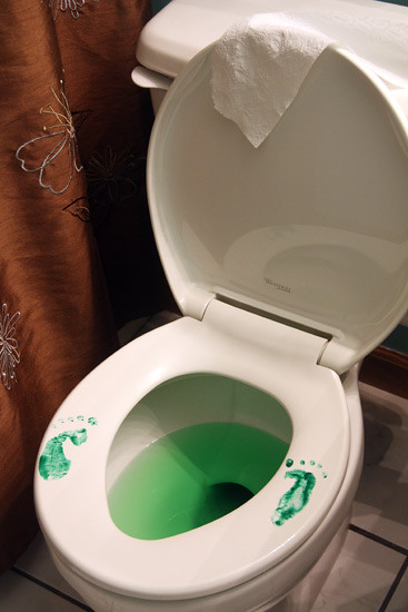 Toilet_Full-View