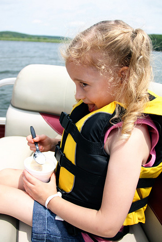 RootBeer_Auttie-eating-hers