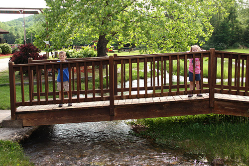 Creek_Kids-on-Bridge