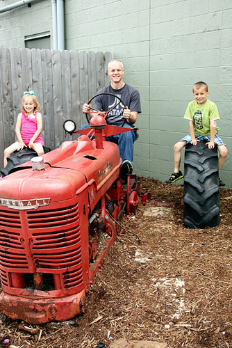 Tractor_Bri-and-Kids-on-it
