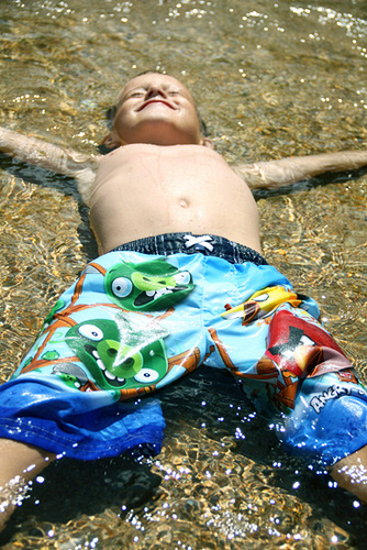 Nat-laying-in-Pool