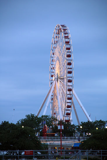BoatCruise_Close-up-of-ferris-wheel