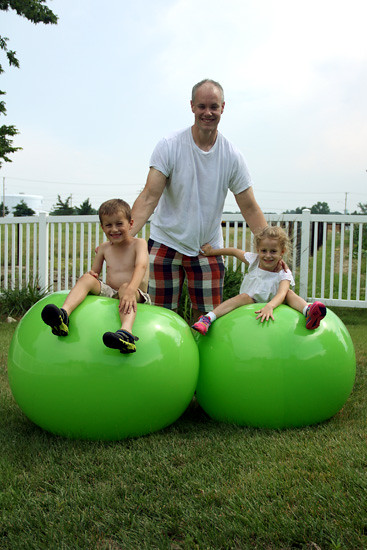 Kids-on-Balls-at-same-time