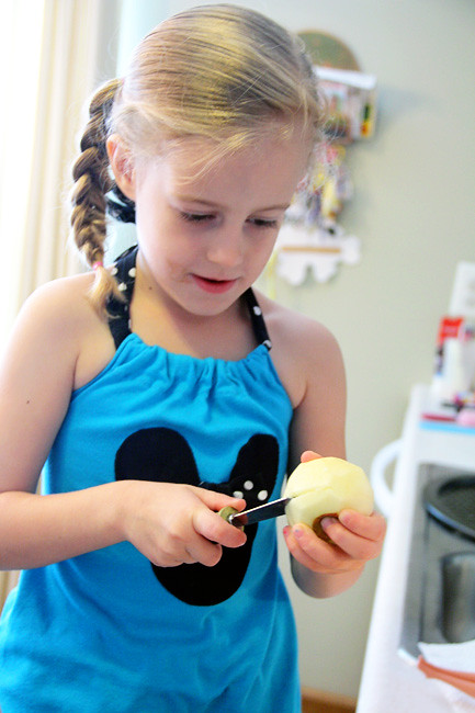 Prep_Auttie-cut-with-butter-spreader