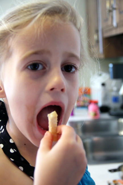 Prep_Auttie-eating-apple
