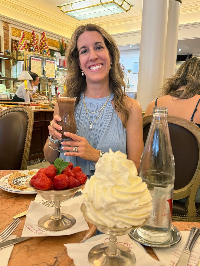 Paris Itinerary: Day 2 | Eiffel Tower Photos, Arc de Triomphe & a Chocolate and Pastry Tour